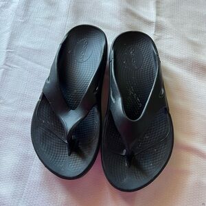 Oofos womens  Black Sandals
